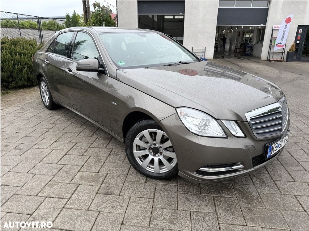 Mercedes-Benz E 220 CDI DPF BlueEFFICIENCY 7G-TRONIC Elegance - 4