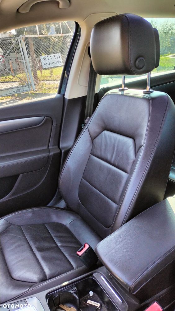 Volkswagen Passat - 12