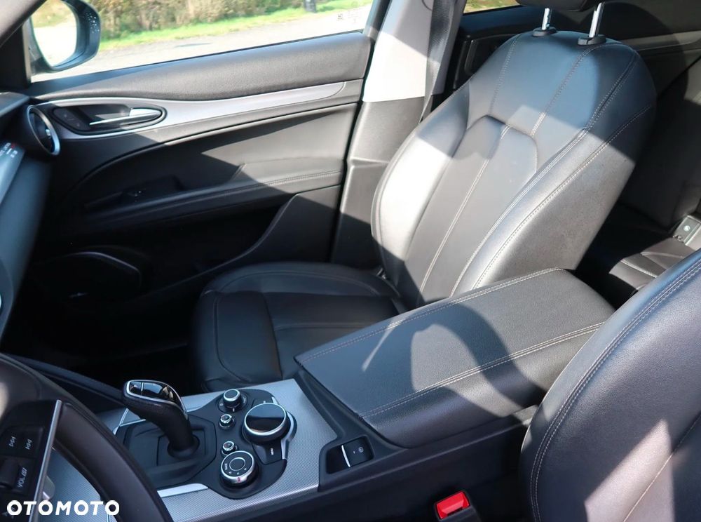 Alfa Romeo Stelvio 2.0 Turbo 16V AT8-Q4 Ti - 24