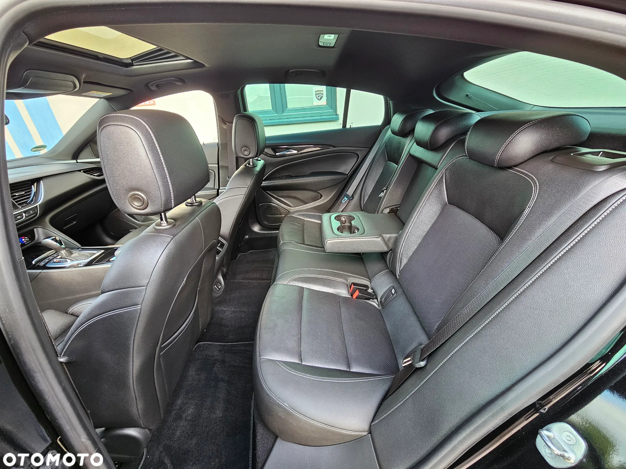 Opel Insignia CT 1.6 T Exclusive S&S - 38