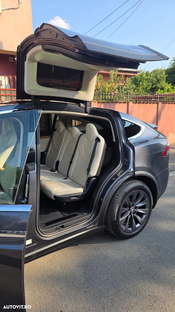 Tesla Model X - 29