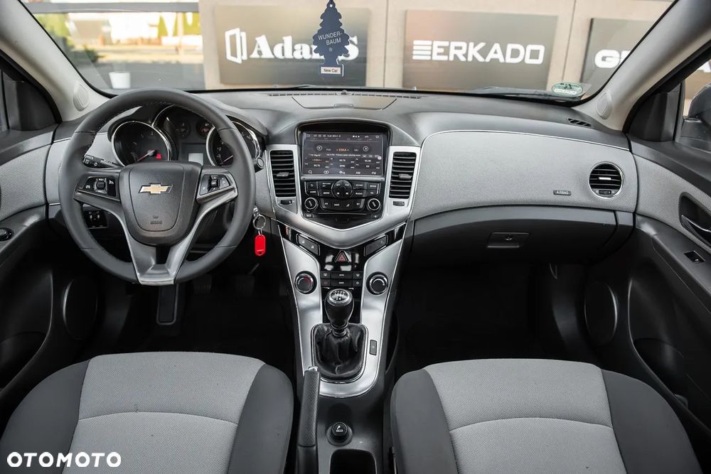Chevrolet Cruze 1.8 LT - 23