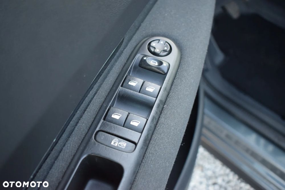 Peugeot 3008 HDi 115 Allure - 20