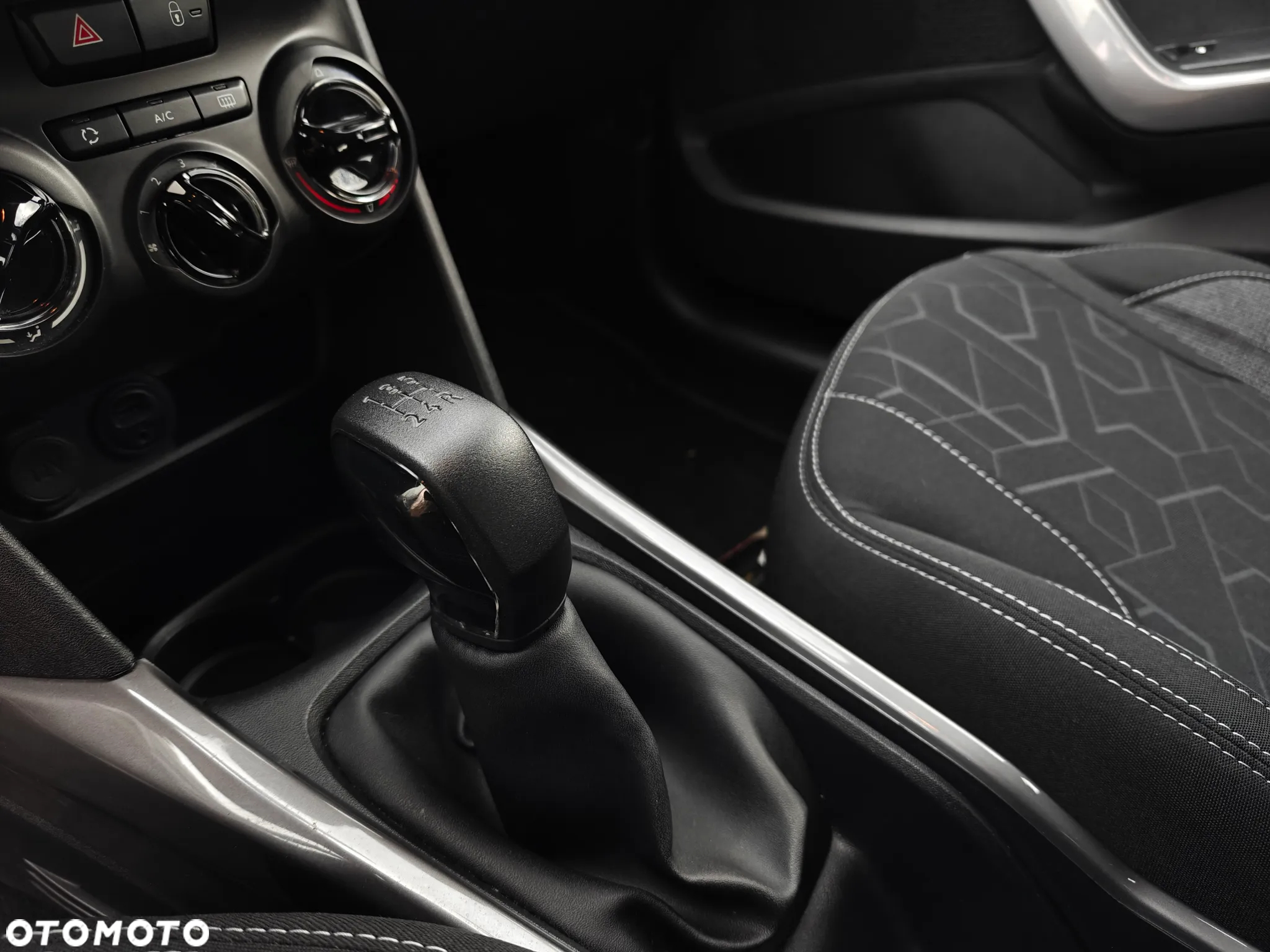 Peugeot 2008 PureTech 82 Active - 12