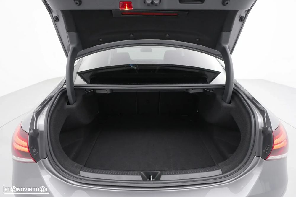 Mercedes-Benz A 200 Limousine AMG Line - 27