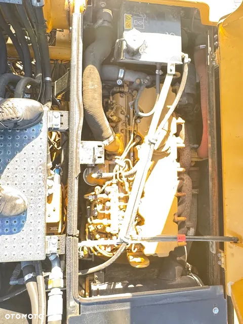 Caterpillar 318 D - 36