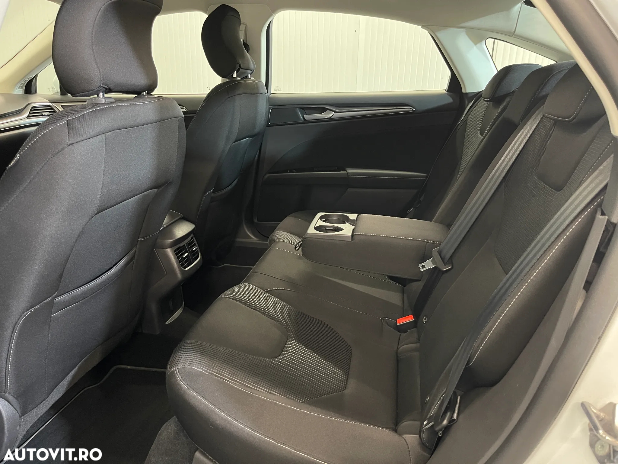 Ford Mondeo 2.0 HEV Titanium - 11