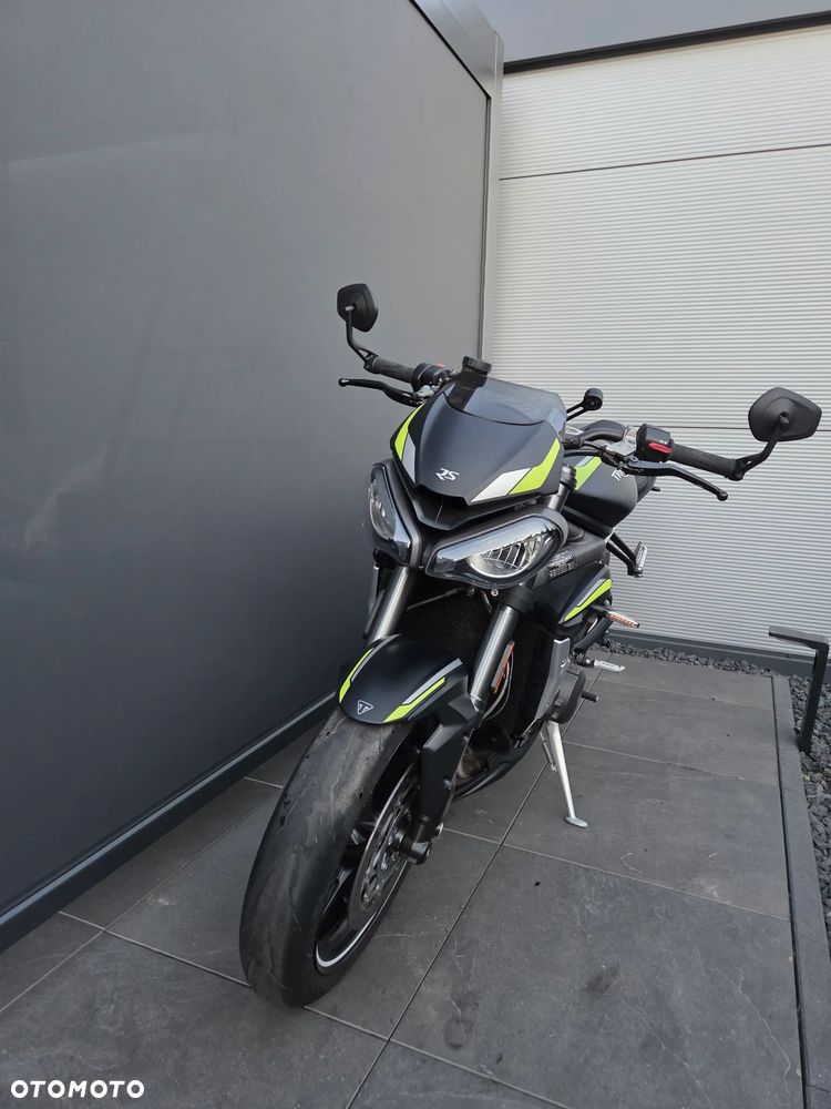 Triumph Street Triple - 1