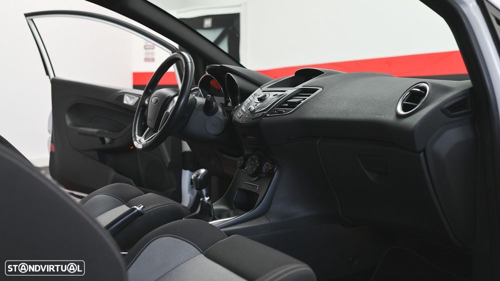 Ford Fiesta 1.6 EcoBoost ST - 29