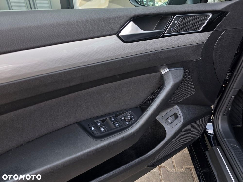 Volkswagen Passat Variant 2.0 TDI EVO Business DSG - 9