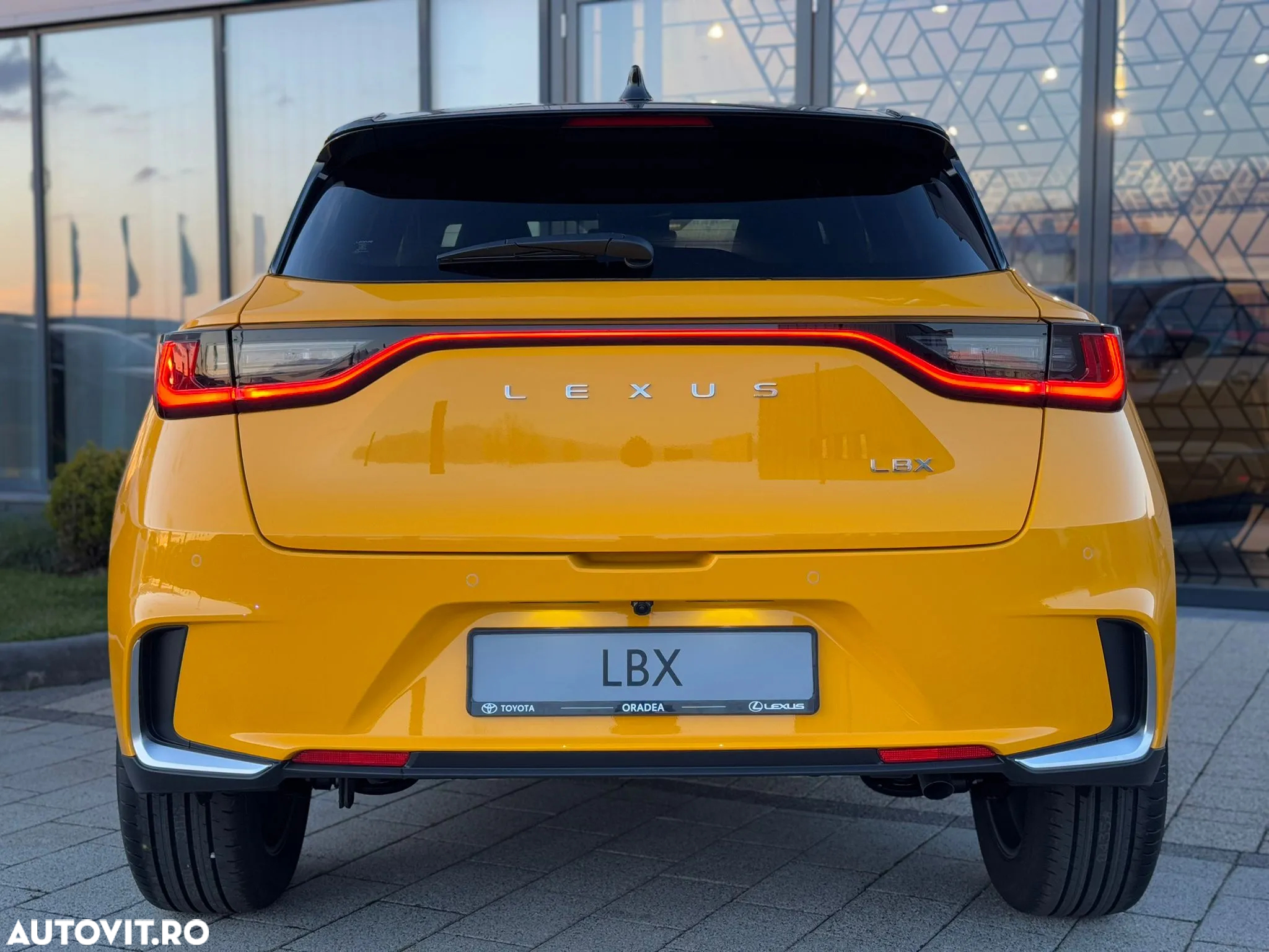 Lexus LBX 1.5 HEV 4x2 CVT Cool - 9