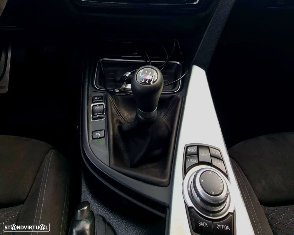 BMW 320 d Touring Pack M - 26