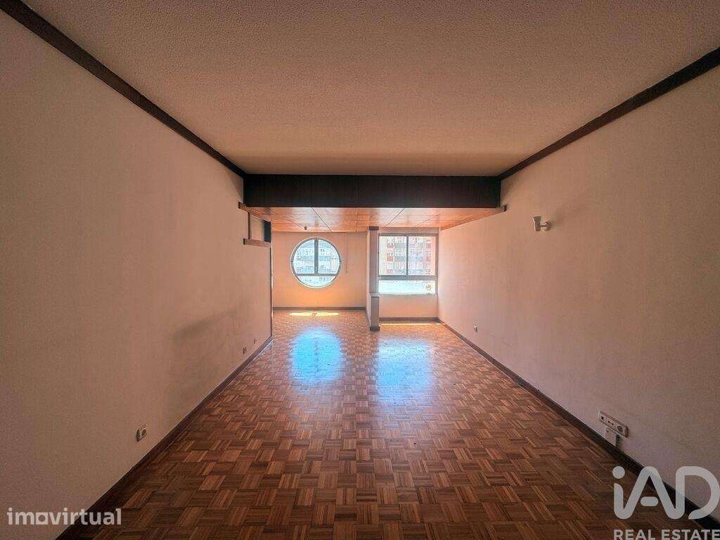Apartamento T2 em Areeiro de 76,00 m2 - Grande imagem: 2/29