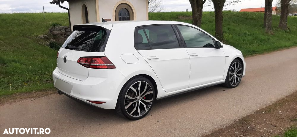 Volkswagen Golf 2.0 TDI DSG GTD - 11