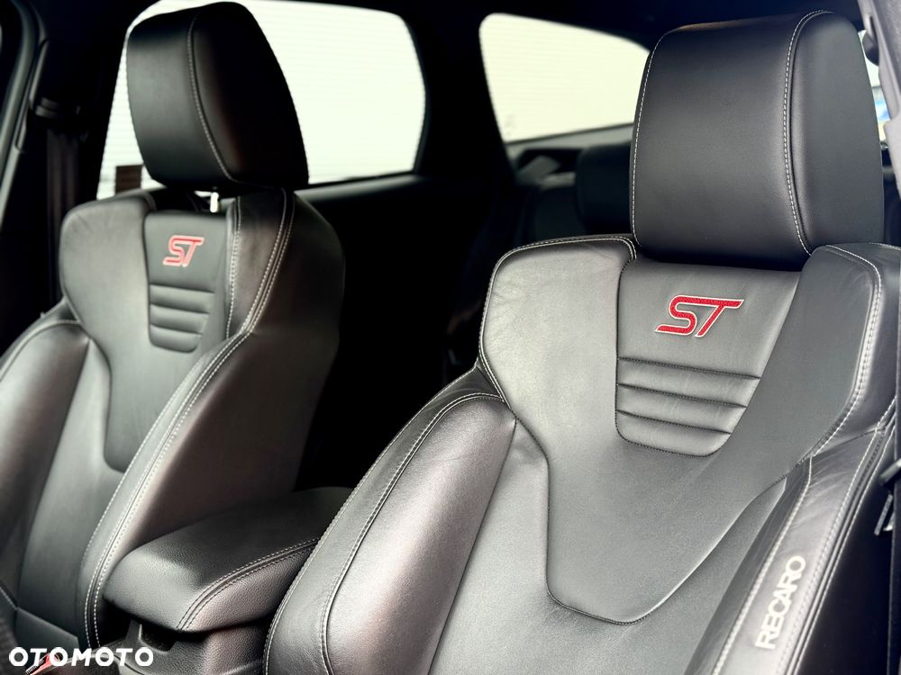 Ford Focus 2.0 EcoBoost ST mit Leder-Sport-Paket - 8