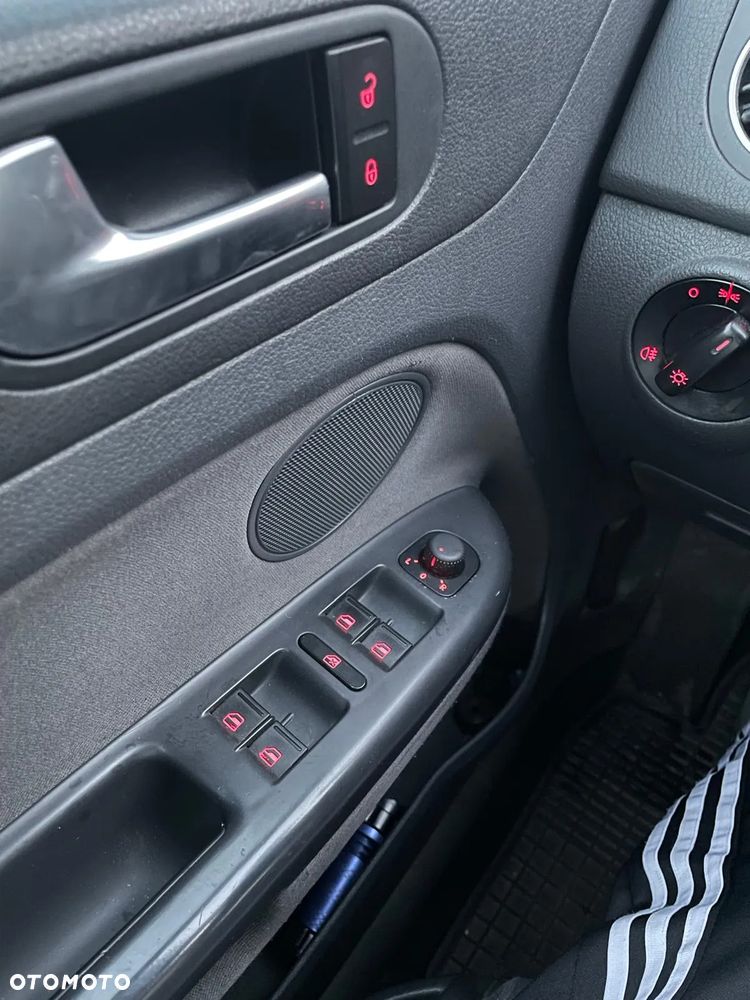 Volkswagen Golf - 28