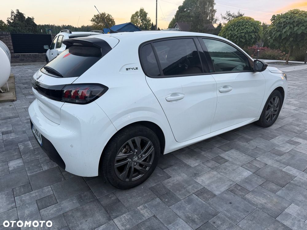 Peugeot 208 - 3