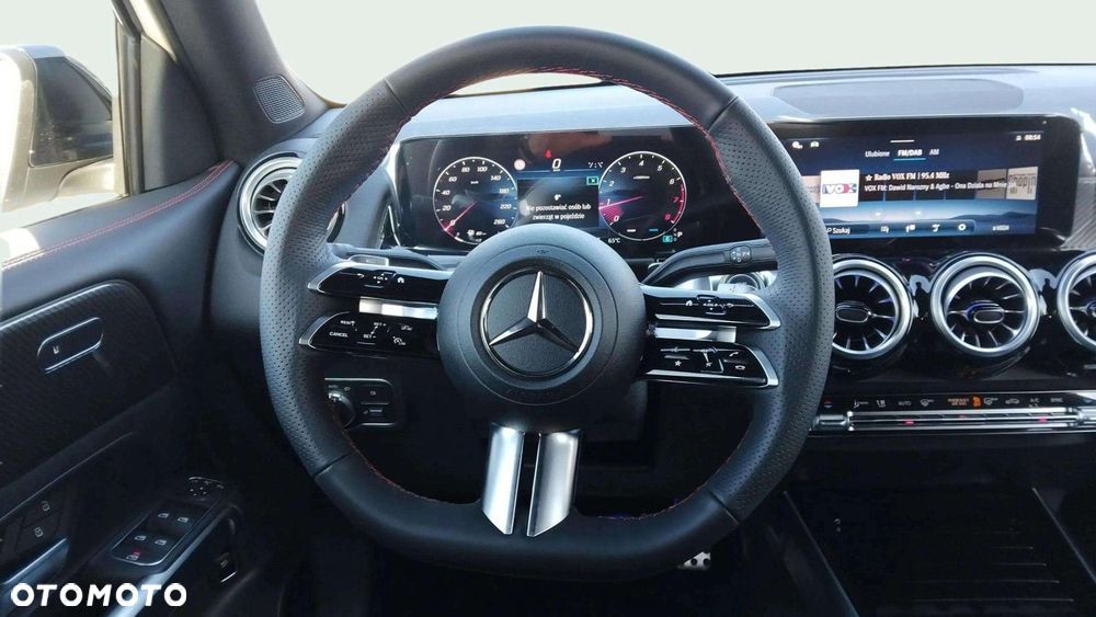 Mercedes-Benz GLB - 12