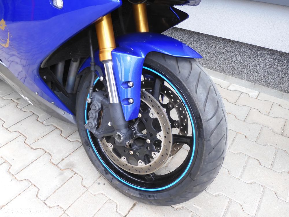 Yamaha R1 - 4