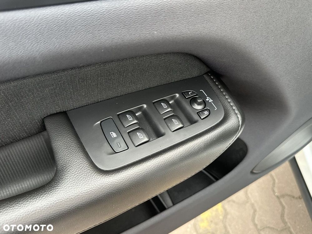 Volvo XC 60 B4 B Momentum - 30
