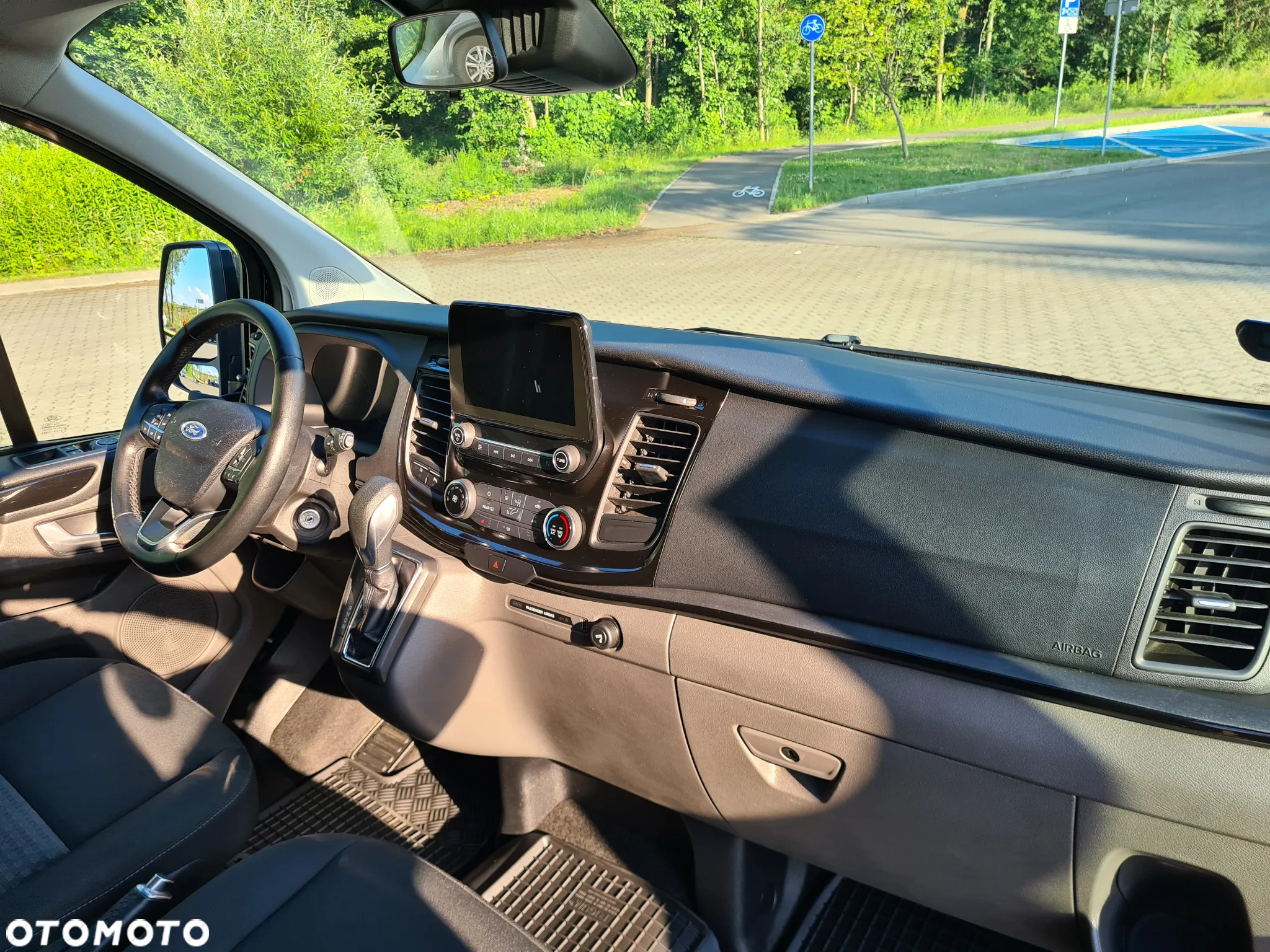 Ford Tourneo Custom - 19