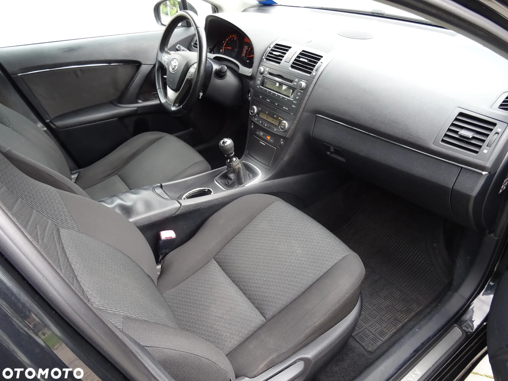 Toyota Avensis 1.8 Premium - 9