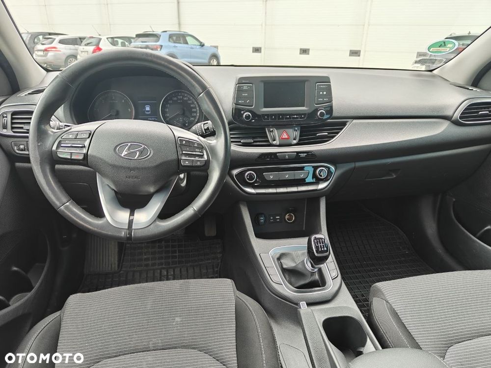 Hyundai i30 1.6 D Classic + - 14