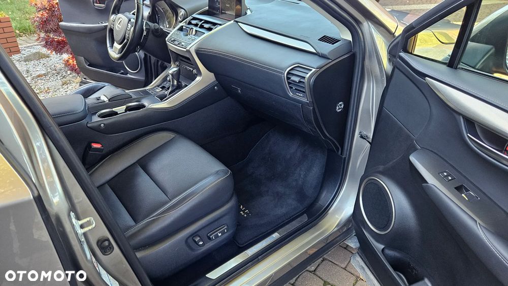 Lexus NX 300h Prestige AWD - 25