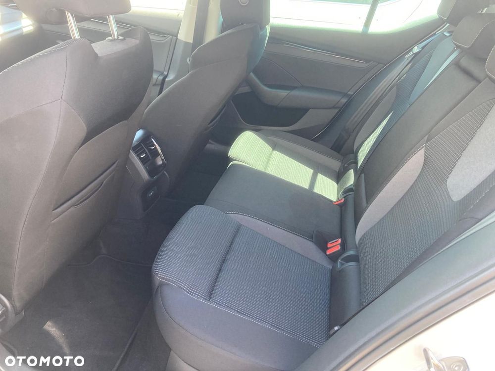 Skoda Octavia 2.0 TDI Selection DSG - 5