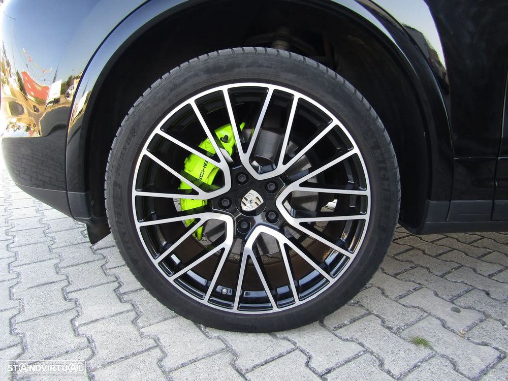 Porsche Cayenne S E-Hybrid - 4