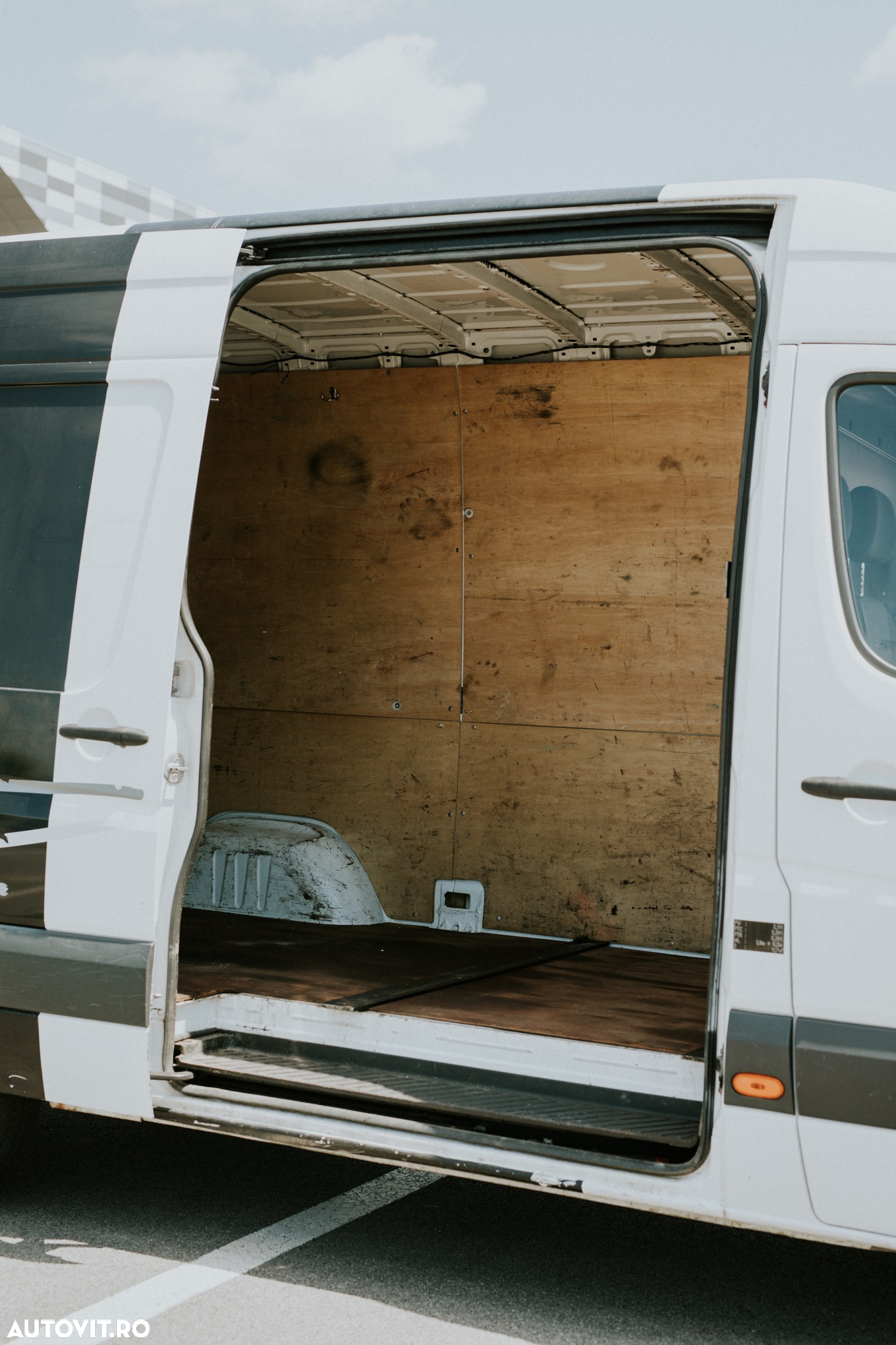 Mercedes-Benz Sprinter - 10
