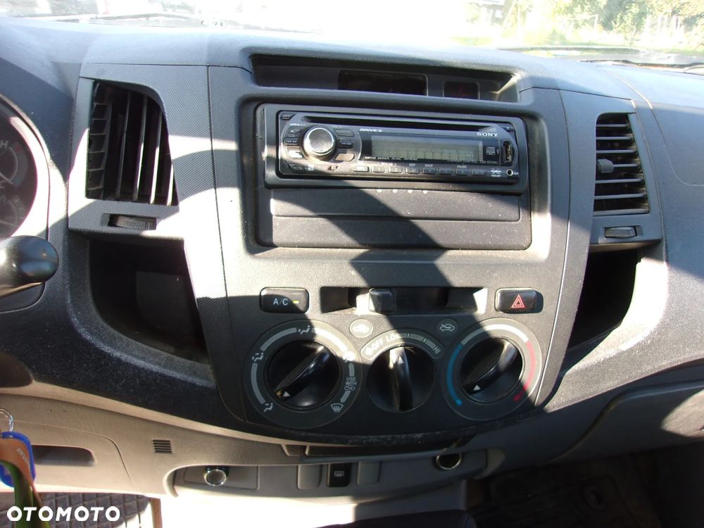 Toyota Hilux 2.5 D-4D Active - 23