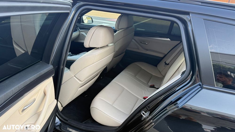 BMW Seria 5 525d xDrive - 16