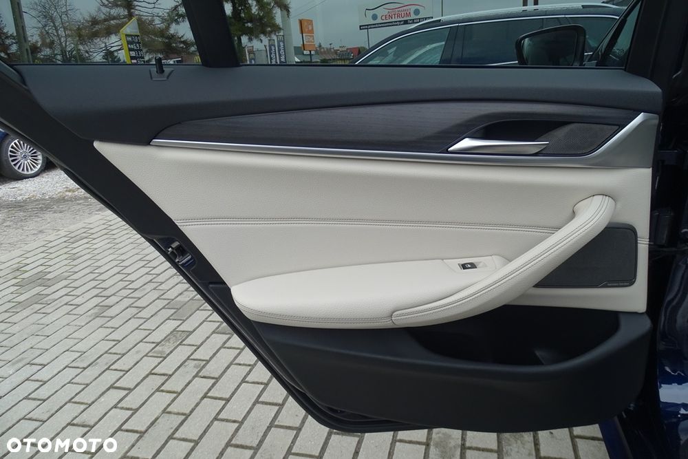 BMW Seria 5 520d M Sport sport - 22