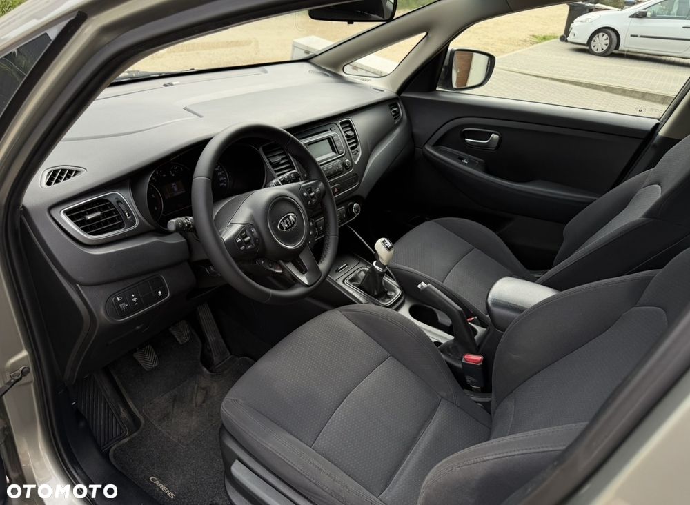 Kia Carens 1.7 CRDi M 7os - 6