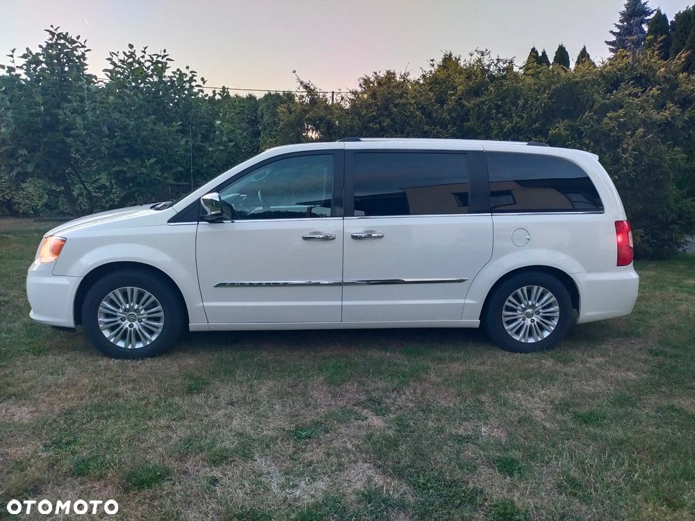 Chrysler Town & Country 3.6 Limited - 37
