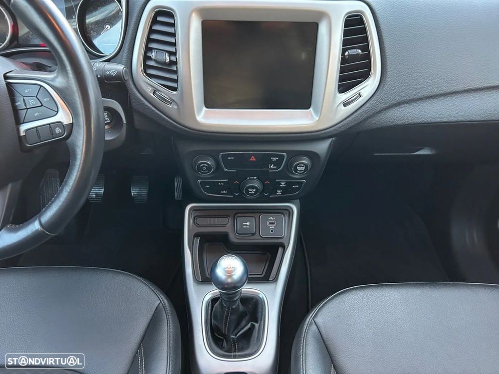 Jeep Compass 1.3 T Limited - 12