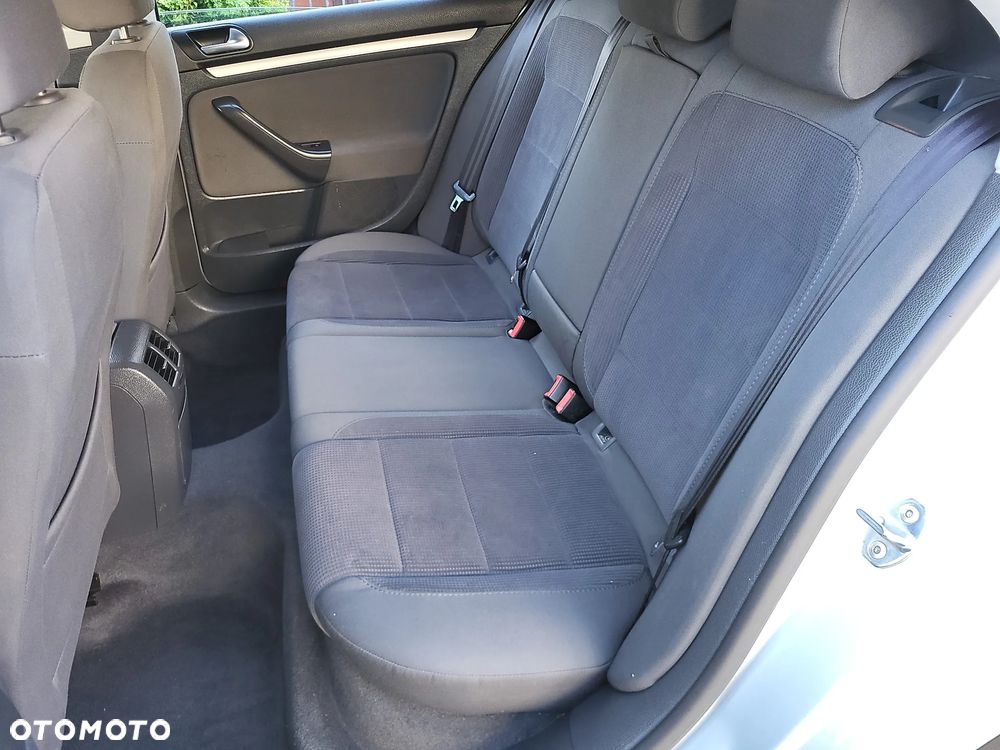 Volkswagen Jetta 1.9 TDI Comfortline - 36