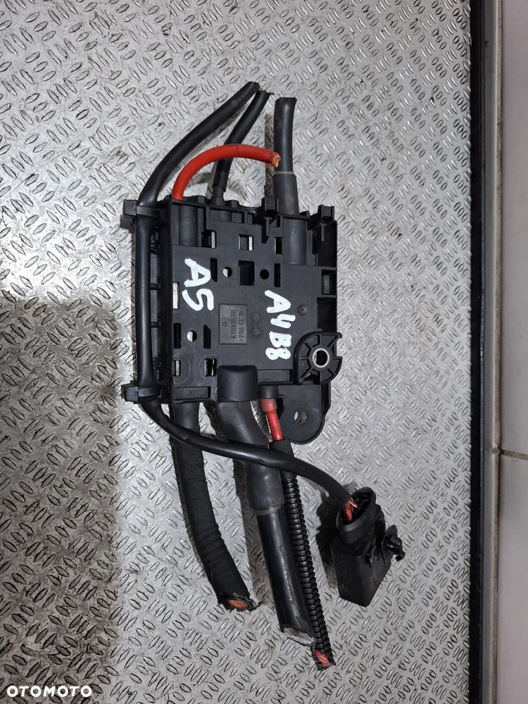Rozdzielacz prądu Audi A4 B8 Lift A5 2013 rok nr 8K0937517B - 2