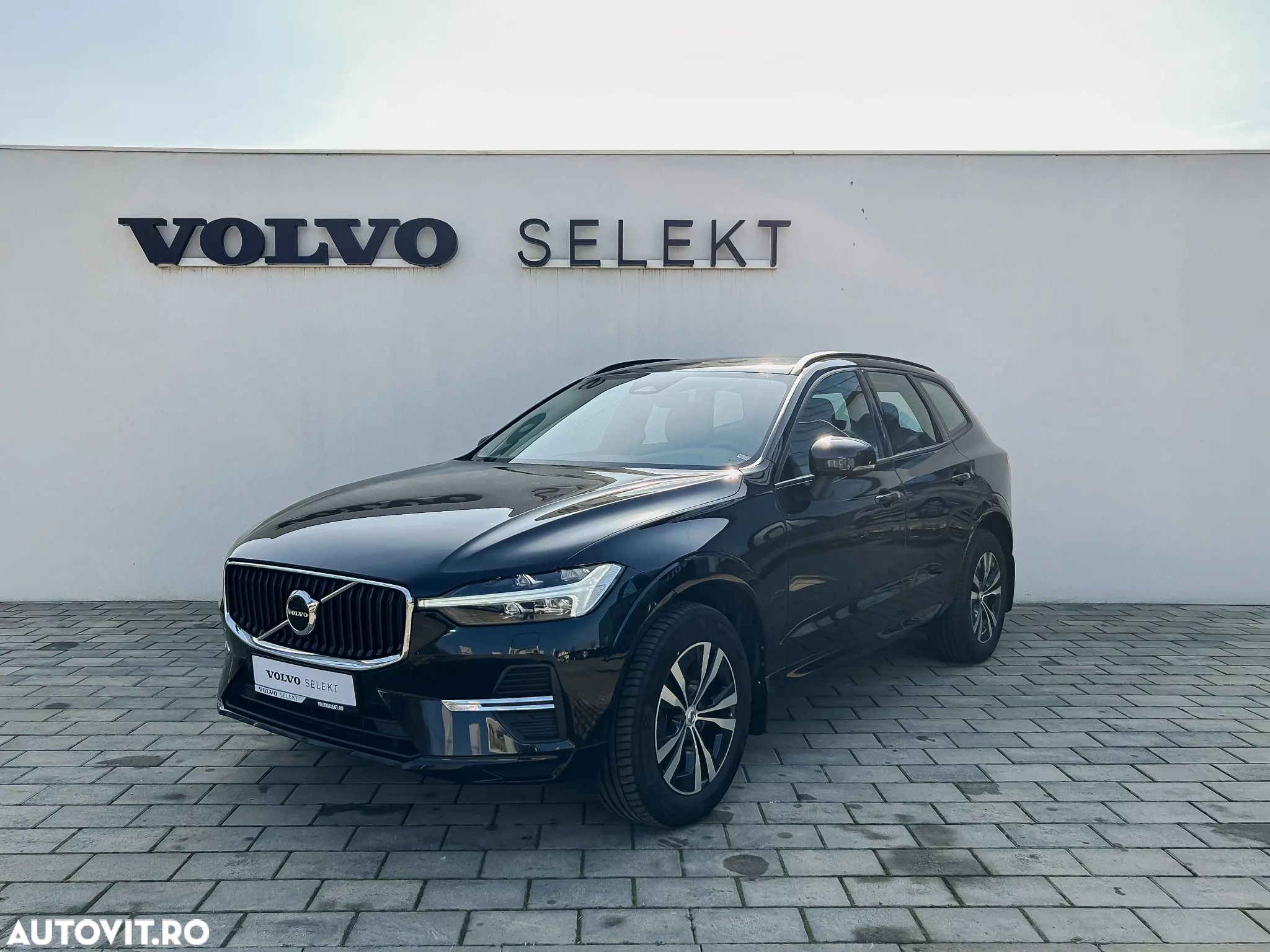 Volvo XC 60 B5 MHEV AT8 AWD Momentum Pro - 1