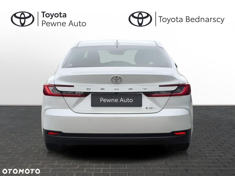 Toyota Camry - 4