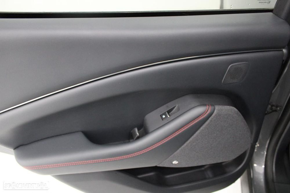 Ford Mustang Mach-E Alargada AWD - 13