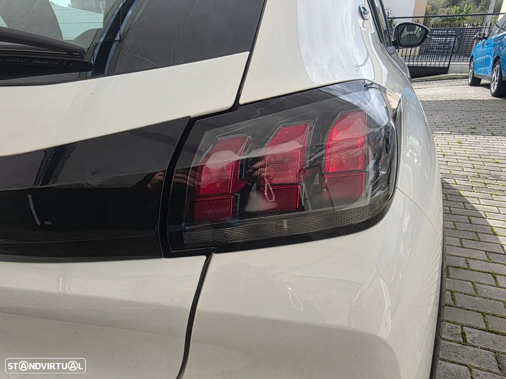 Peugeot e-208 Allure - 12