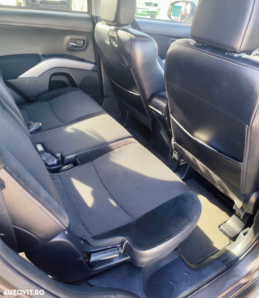 Mitsubishi Outlander 2.2 DI-D 4WD Intense+ 06 - 8