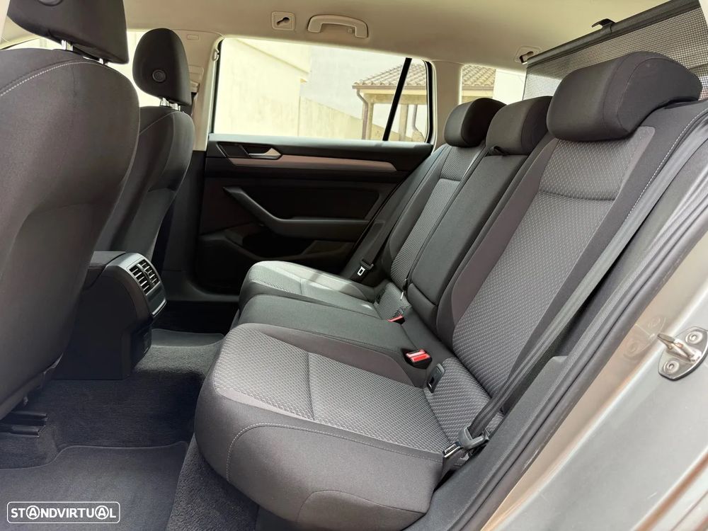 VW Passat Variant 1.6 TDI BlueMotion - 27