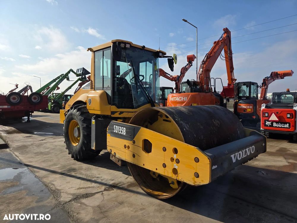 Volvo SD135B, 13,5t, latime tambur 2,3m, FULL OPTION, AC, oblon electric, GPS, antifurt, senzori pozitie, Anv 80% -ok, motor Volvo 150CP, Lung 6,1m, posibilitate leasing 4 ani, PROMOTIE 69.900 EUR+Tva - 6