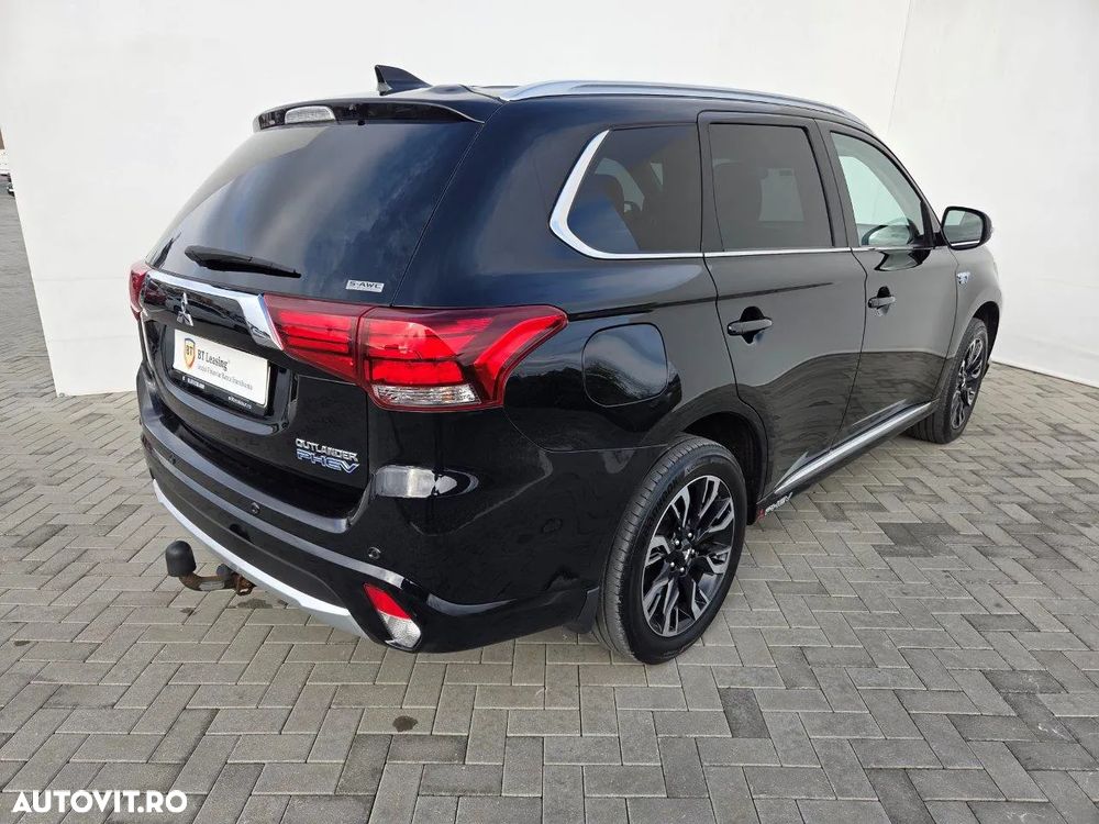 Mitsubishi Outlander 2.0 4WD Plug-In Hybrid - 3