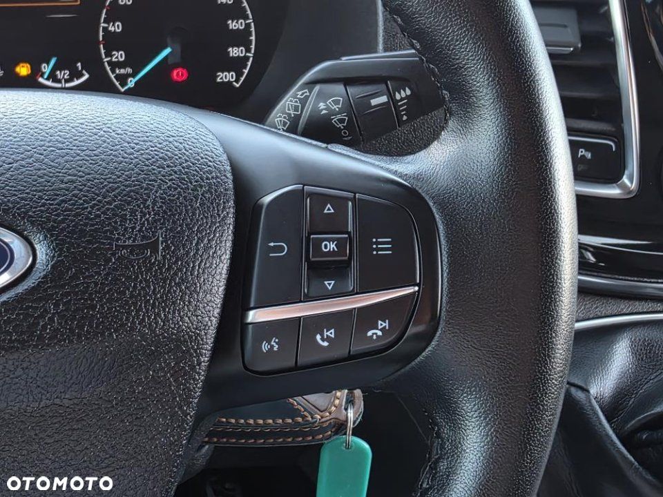 Ford Tourneo Custom - 23