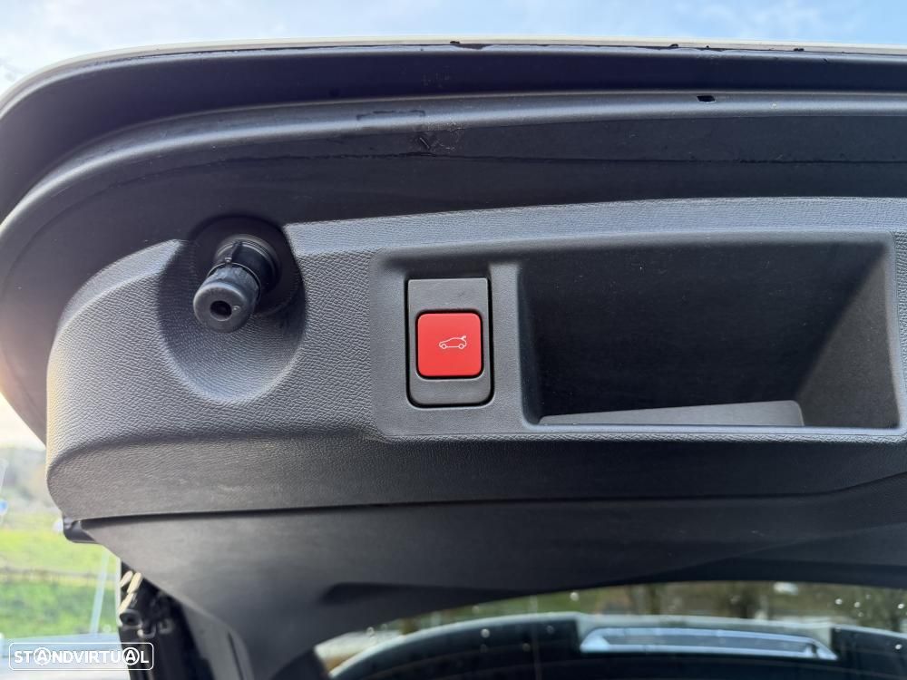 Peugeot 308 SW 1.6 Hybrid GT Pack e-EAT8 - 28