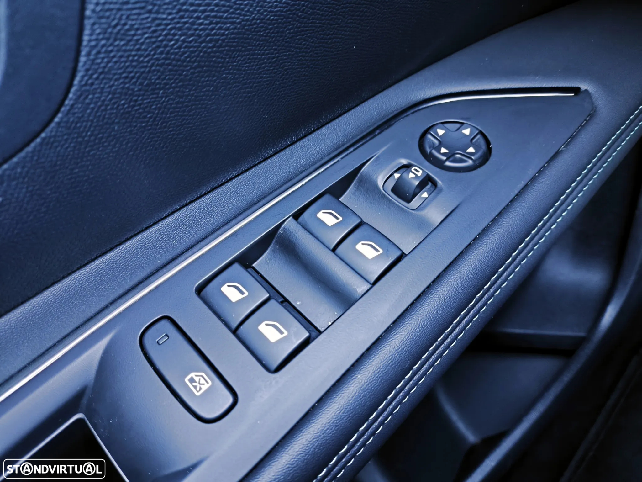 Peugeot 3008 1.6 Hybrid Allure Pack e-EAT8 - 28
